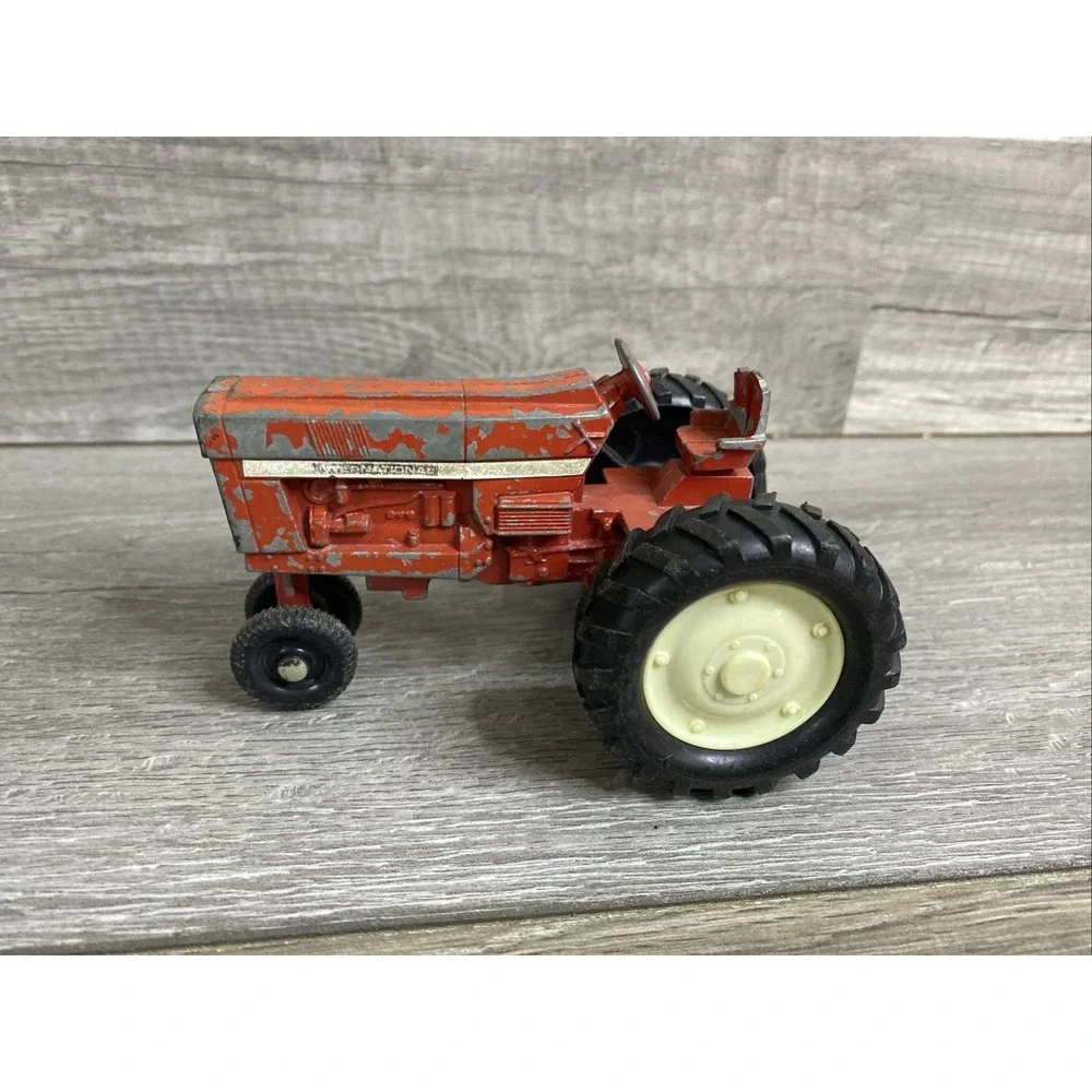 Vintage ERTL IH International Red Die Cast Narrow End‎ Tractor 1:32